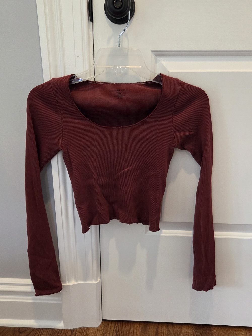 Brandy Melville Ribbed Scoop Neck Long-Sleeve Crop Top - Burgundy